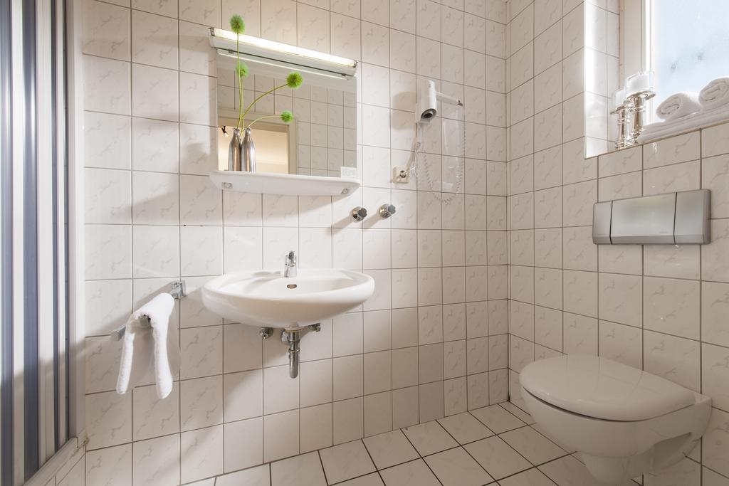 Hotel Buergerhof Кьолн Стая снимка