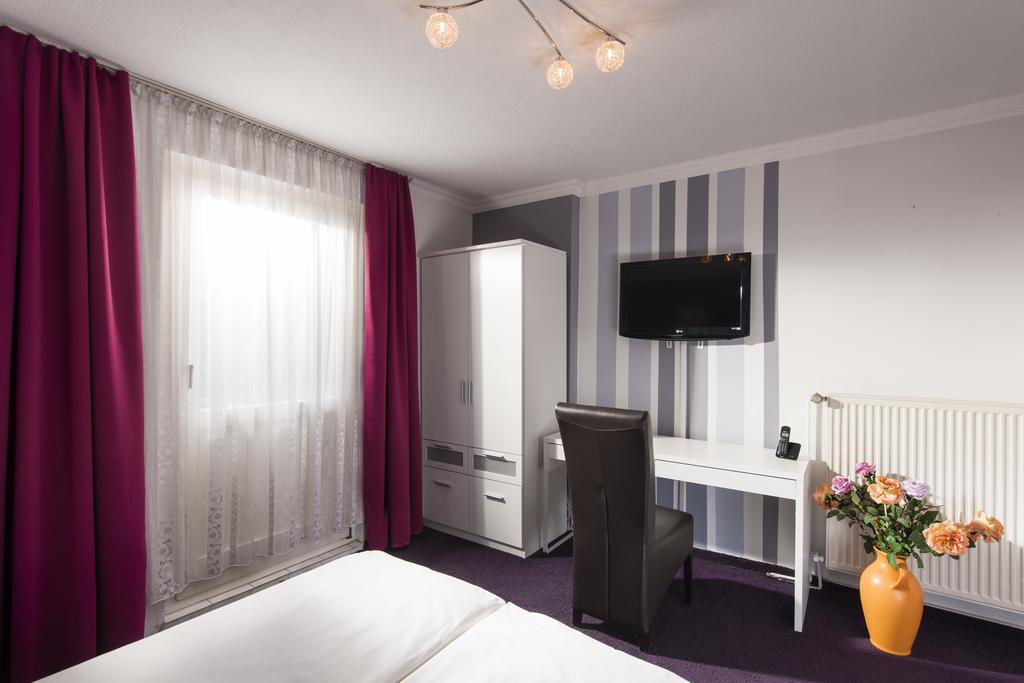 Hotel Buergerhof Кьолн Стая снимка